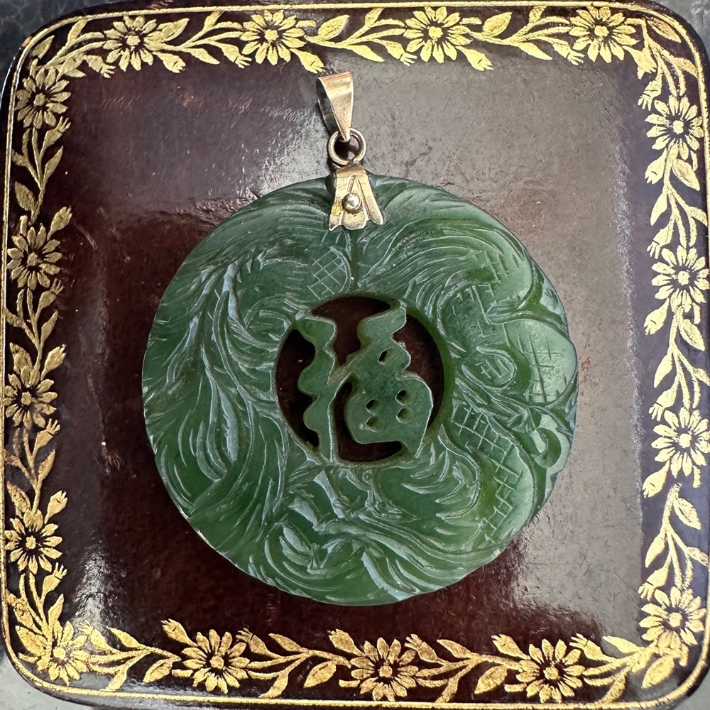 Vintage 14k Yellow Gold Carved Nephrite Green Jade Chinese Dragon Luck Pendant